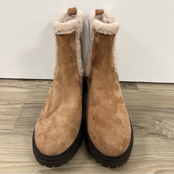Ann Taylor Lugsole Shearling Chelsea Bootie Camel Women’s Size 9.5 NWOB $128 - Picture 2 of 7